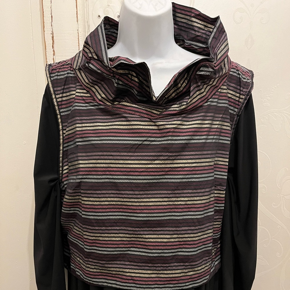 Kozan Illusion vest-Wine, Gold, Rose, Blk. M. NWT